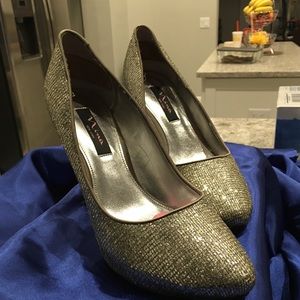 Women’s shinny, glitter pumps, barely worn, Nina